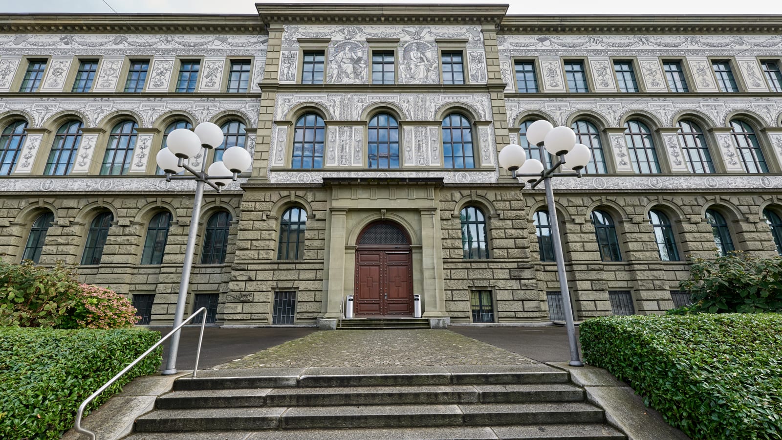 Façade du bâtiment principal de l’ETH Zurich